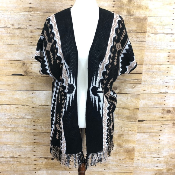 OhMG Sweaters - OhMG Aztec Short Sleeve Sweater Cardigan Sz M